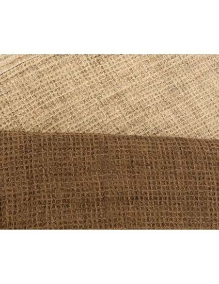 Plaids en coton gaufré, en coloris assortis marron et beige